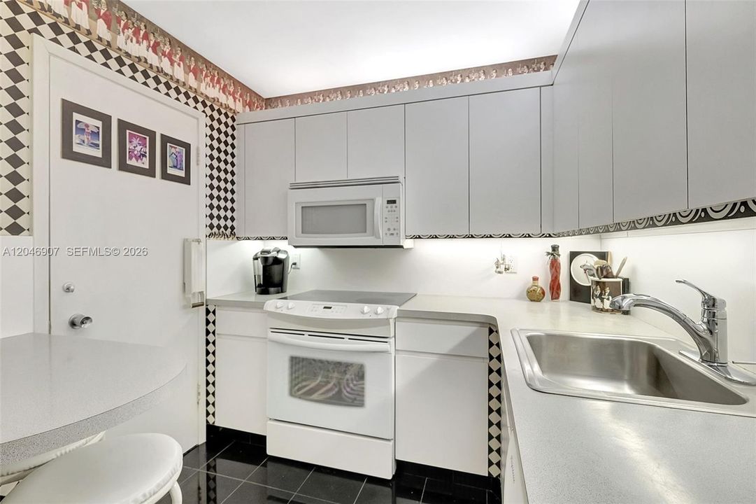 For Sale: $809,999 (2 beds, 2 baths, 1350 Square Feet)