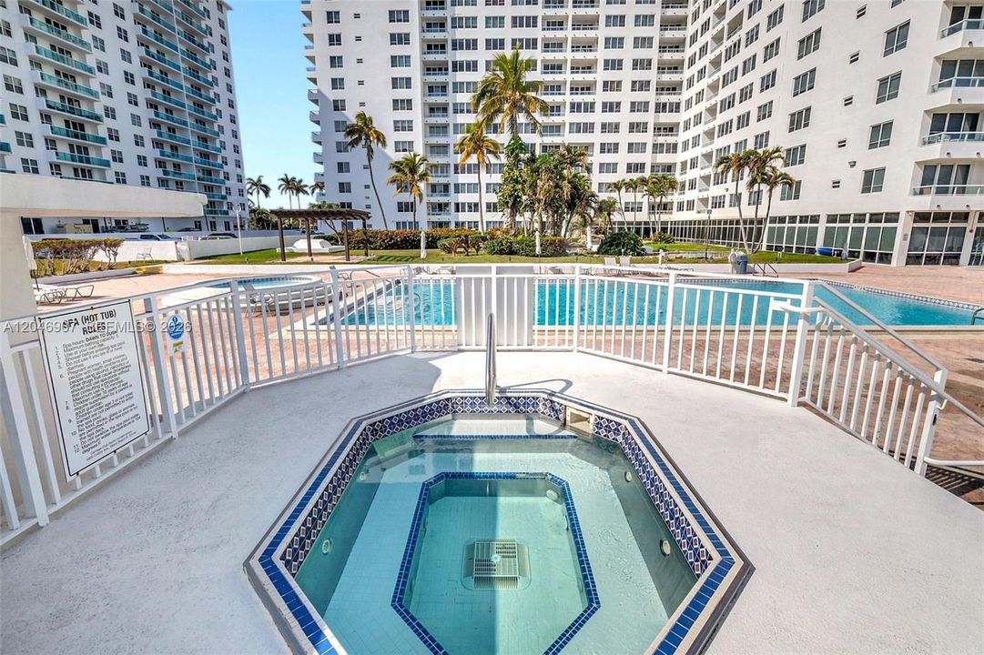 Jacuzzi & Kids Wading Pool