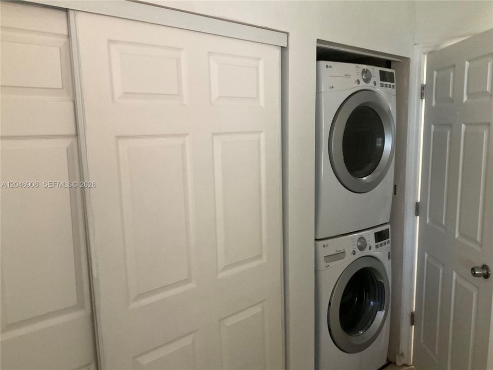 На продажу: $179,999 (2 спален, 2 ванн, 1140 Квадратных фут)