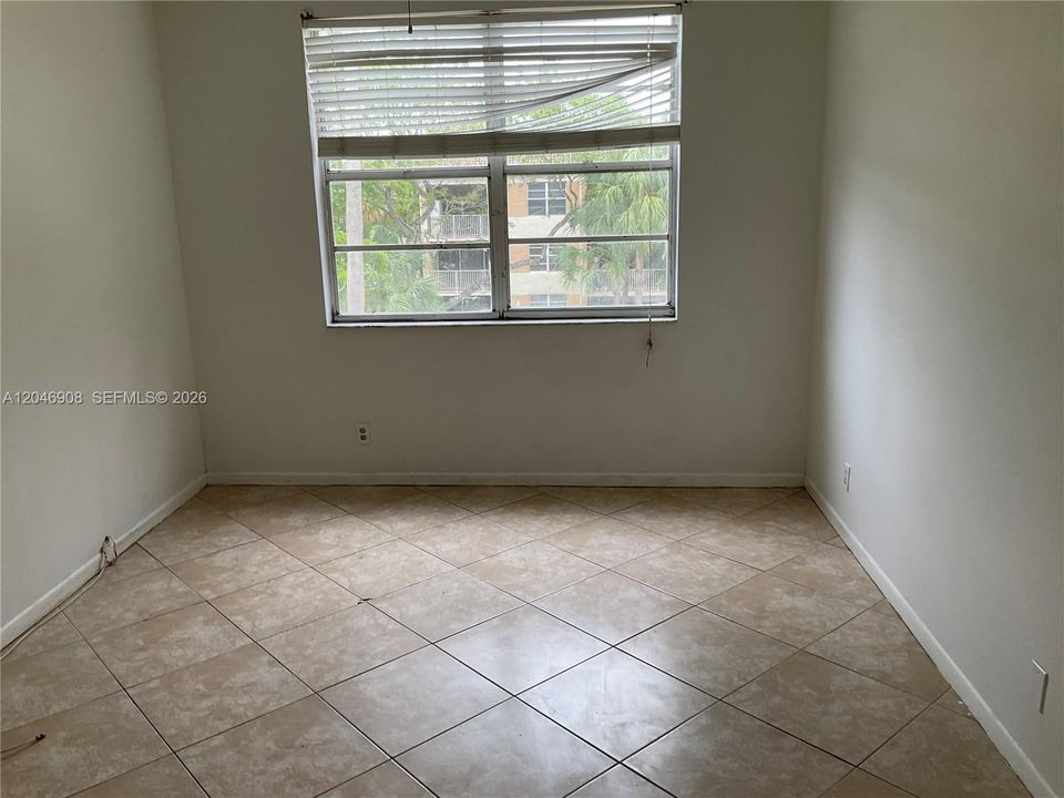 На продажу: $179,999 (2 спален, 2 ванн, 1140 Квадратных фут)