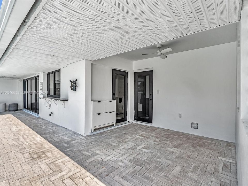 For Sale: $1,220,000 (4 beds, 2 baths, 1891 Square Feet)