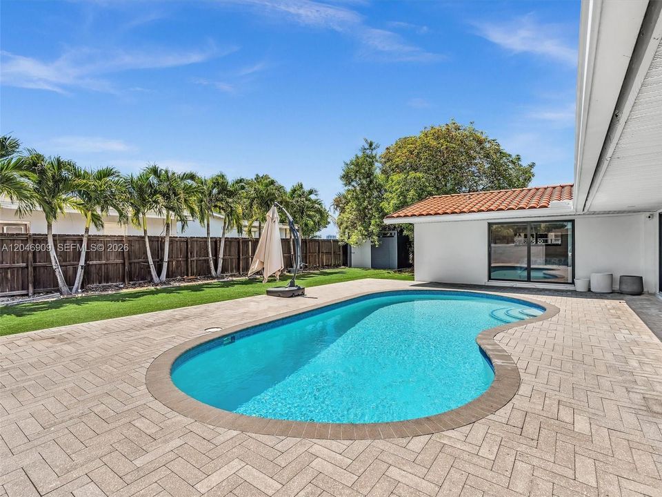 For Sale: $1,220,000 (4 beds, 2 baths, 1891 Square Feet)