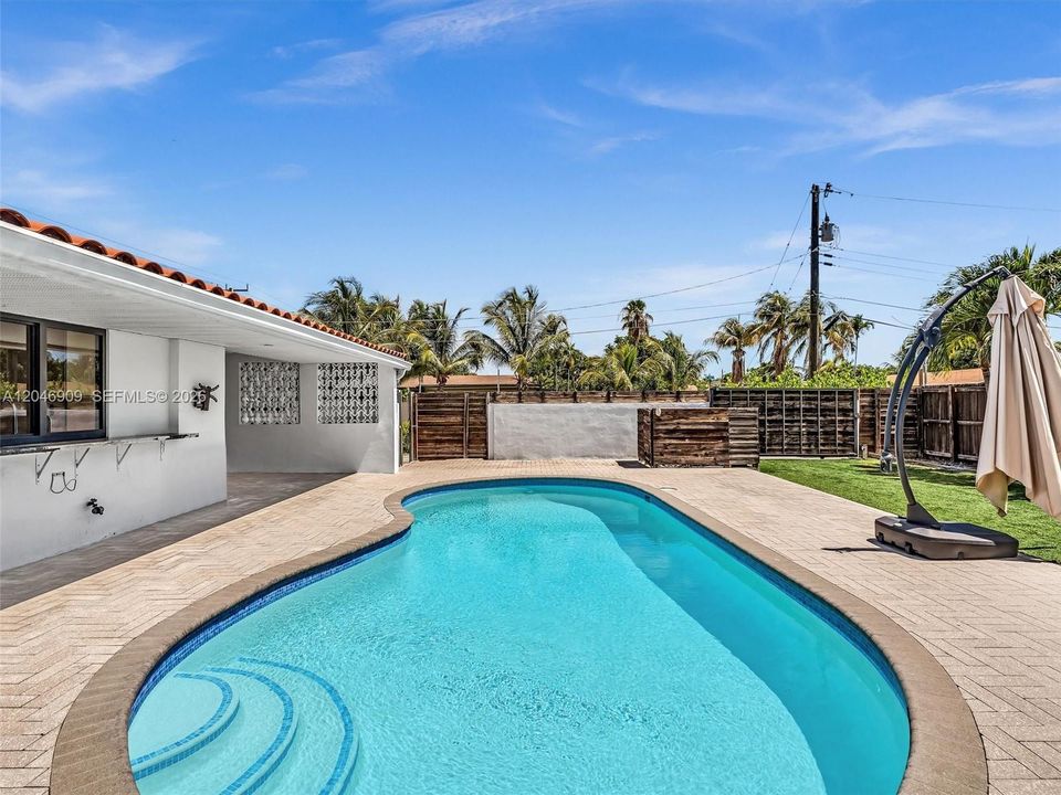 For Sale: $1,220,000 (4 beds, 2 baths, 1891 Square Feet)