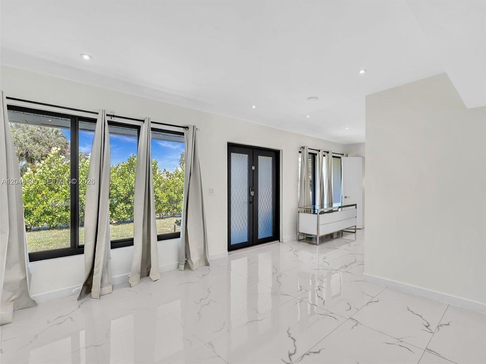 For Sale: $1,220,000 (4 beds, 2 baths, 1891 Square Feet)