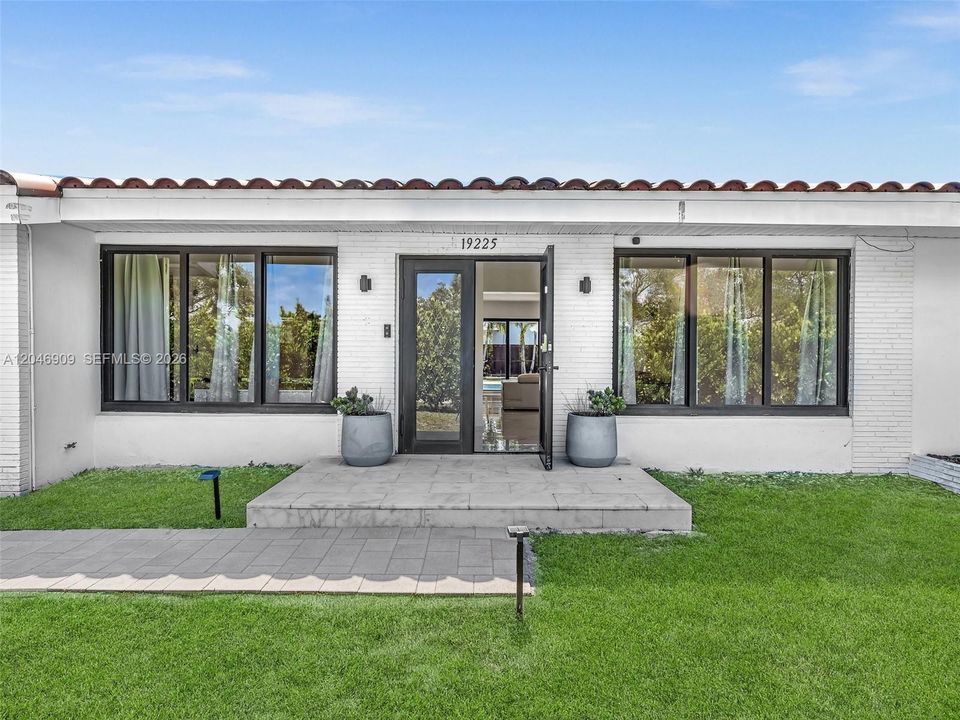 For Sale: $1,220,000 (4 beds, 2 baths, 1891 Square Feet)
