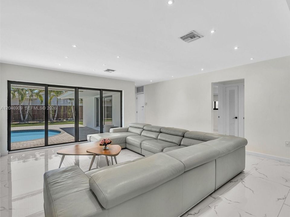 For Sale: $1,220,000 (4 beds, 2 baths, 1891 Square Feet)