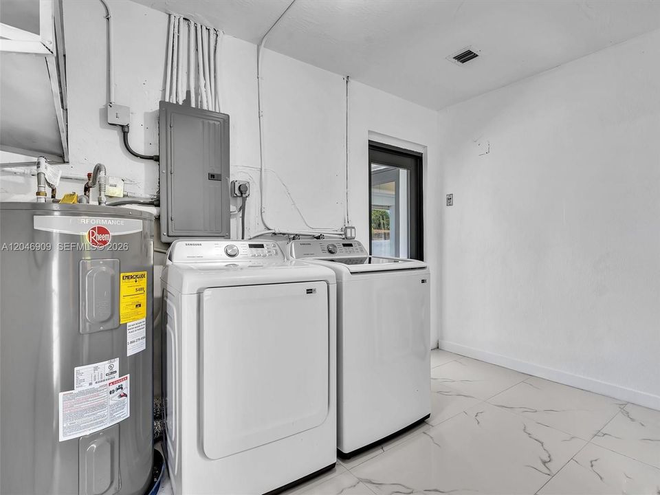 For Sale: $1,220,000 (4 beds, 2 baths, 1891 Square Feet)