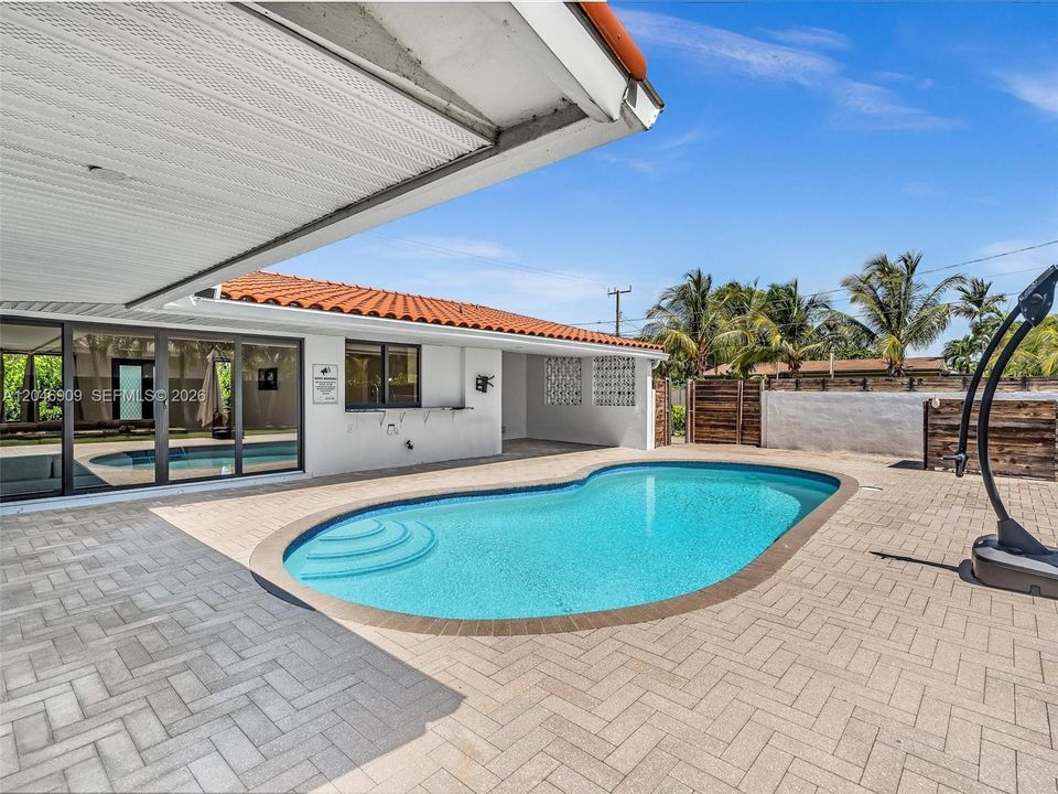 For Sale: $1,220,000 (4 beds, 2 baths, 1891 Square Feet)