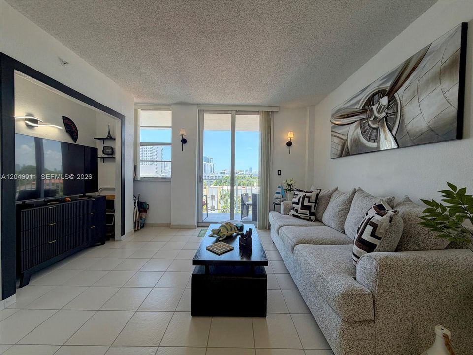 For Rent: $2,500 (1 beds, 1 baths, 490 Square Feet)