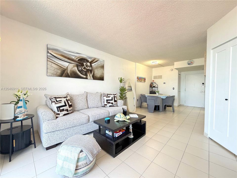 For Rent: $2,500 (1 beds, 1 baths, 490 Square Feet)
