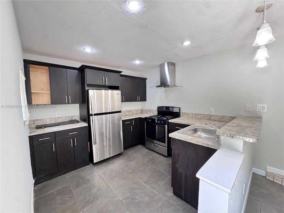 For Rent: $3,100 (4 beds, 3 baths, 1179 Square Feet)