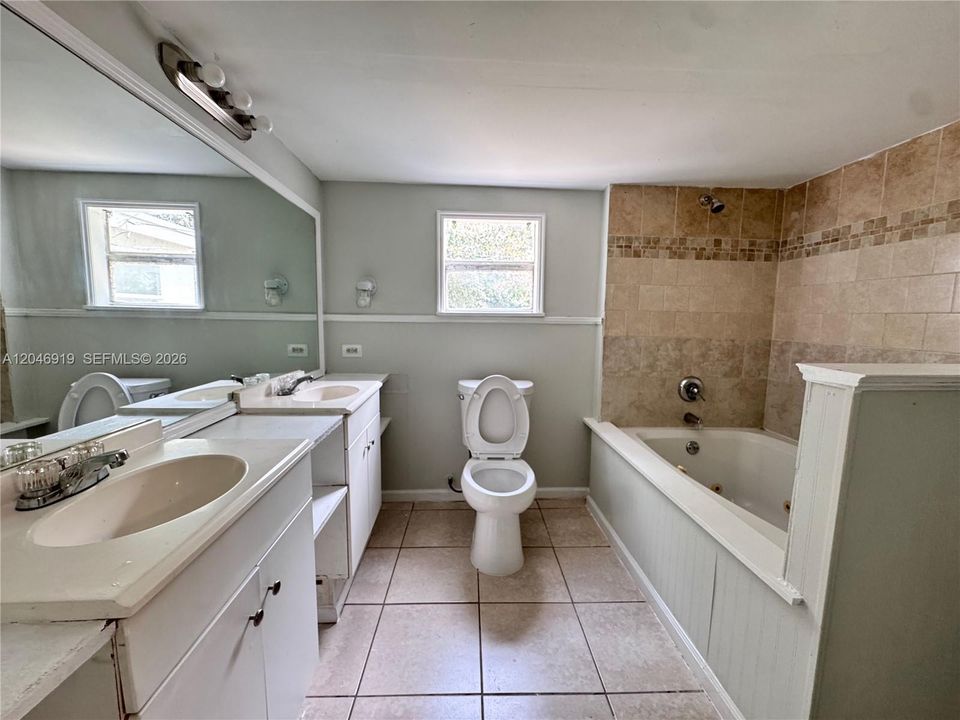 For Rent: $3,100 (4 beds, 3 baths, 1179 Square Feet)