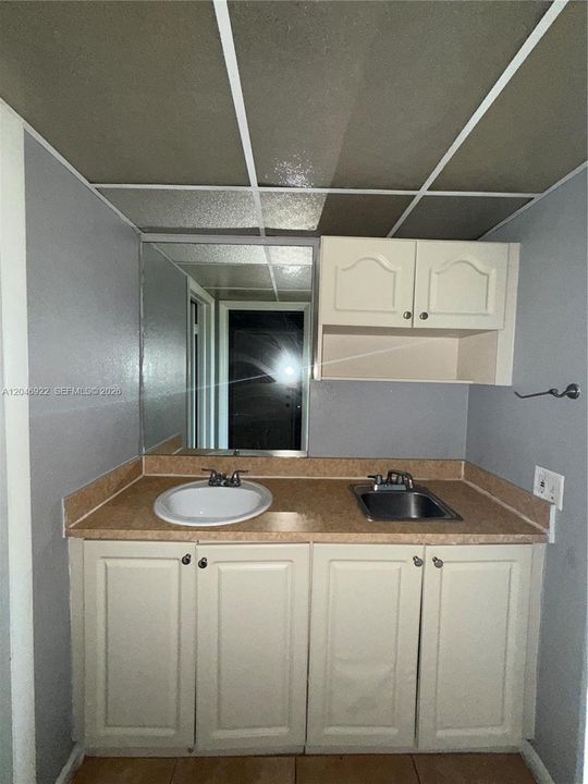 For Rent: $1,350 (1 beds, 1 baths, 382 Square Feet)