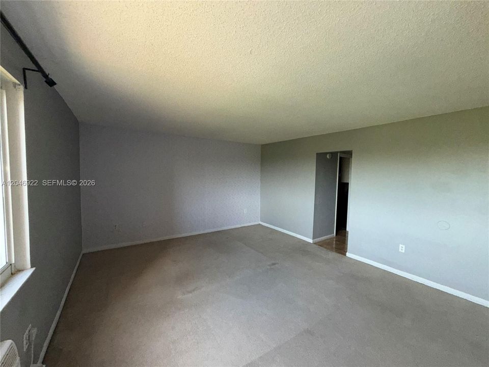 For Rent: $1,350 (1 beds, 1 baths, 382 Square Feet)