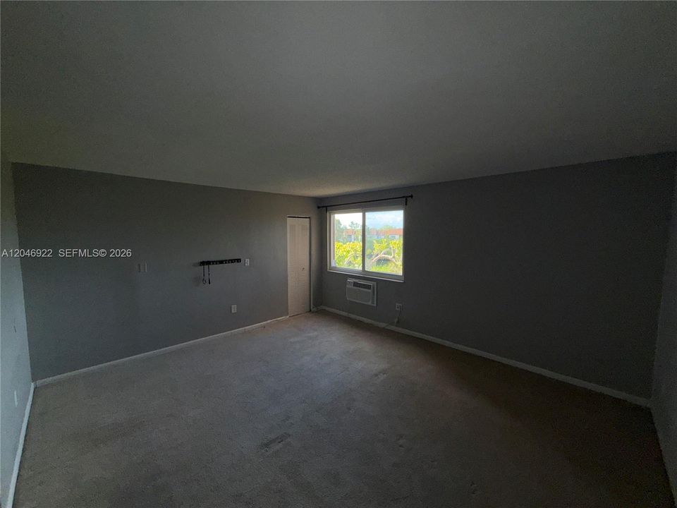 For Rent: $1,350 (1 beds, 1 baths, 382 Square Feet)
