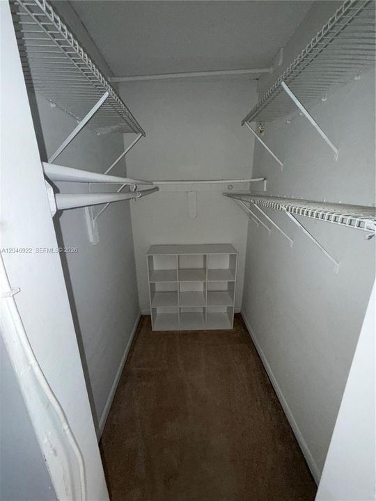 For Rent: $1,350 (1 beds, 1 baths, 382 Square Feet)