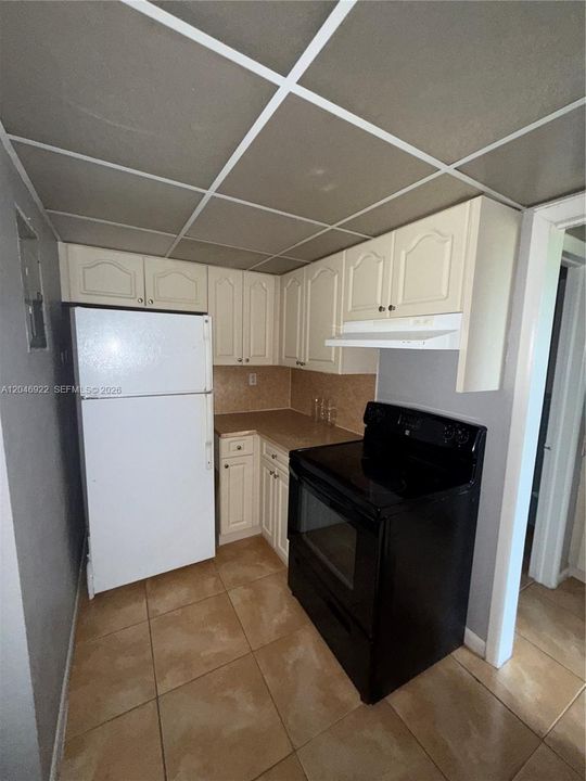 For Rent: $1,350 (1 beds, 1 baths, 382 Square Feet)