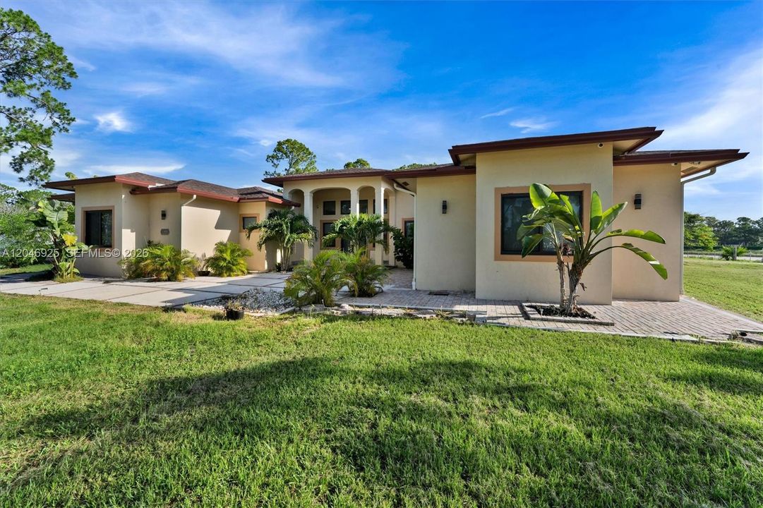 For Sale: $1,700,000 (5 beds, 5 baths, 4568 Square Feet)