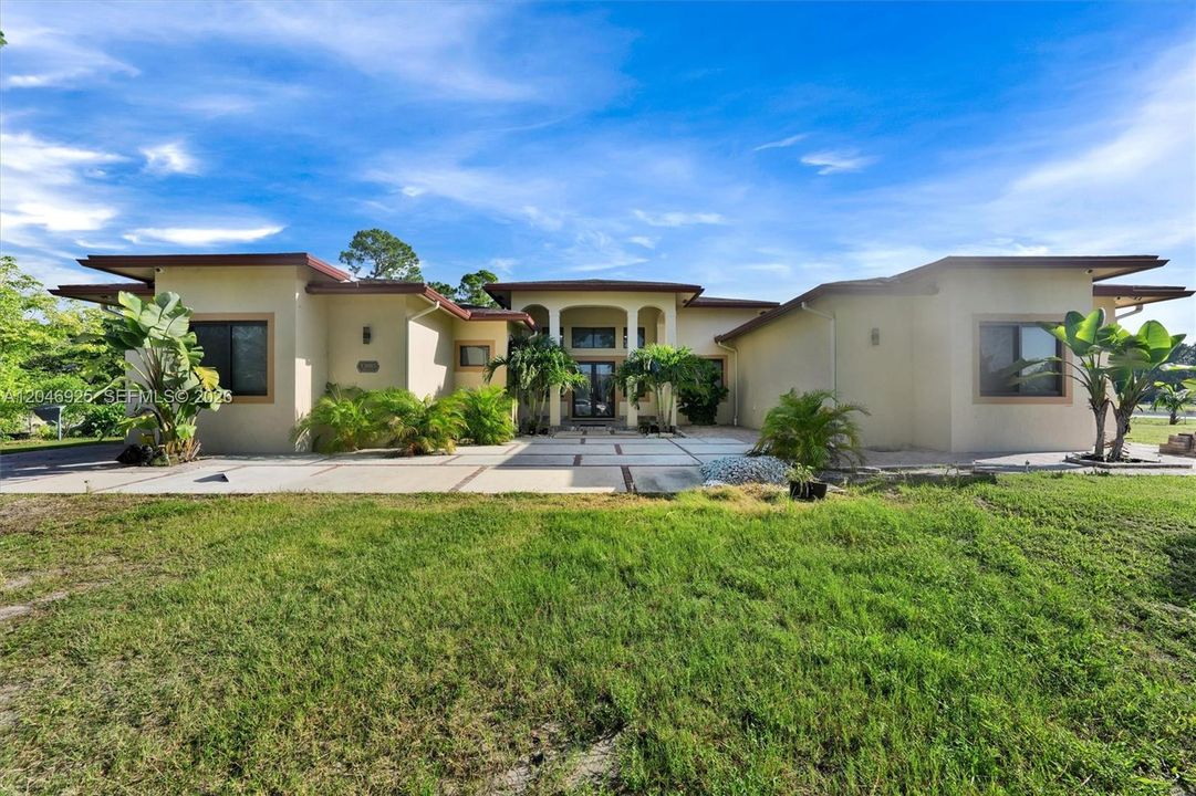 For Sale: $1,700,000 (5 beds, 5 baths, 4568 Square Feet)