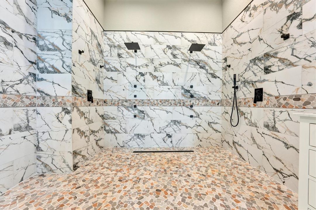 For Sale: $1,700,000 (5 beds, 5 baths, 4568 Square Feet)
