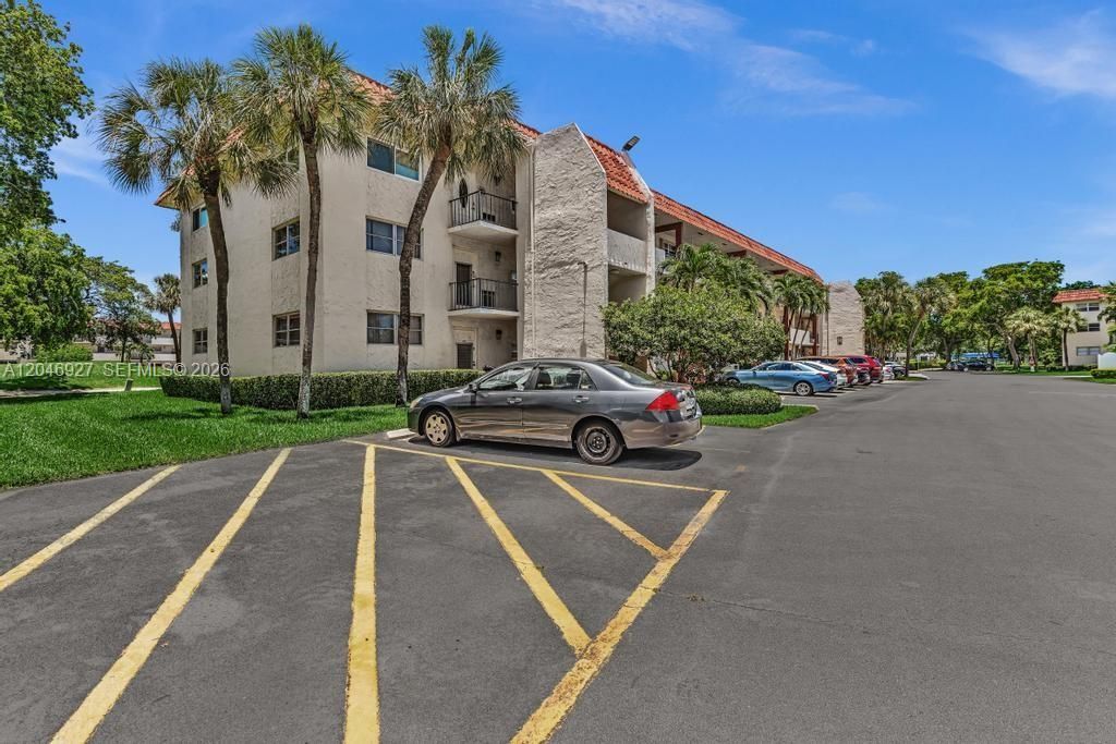 For Sale: $154,000 (2 beds, 2 baths, 1170 Square Feet)