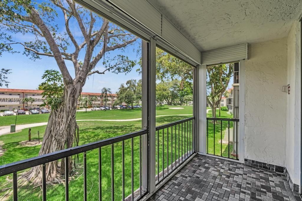 For Sale: $154,000 (2 beds, 2 baths, 1170 Square Feet)