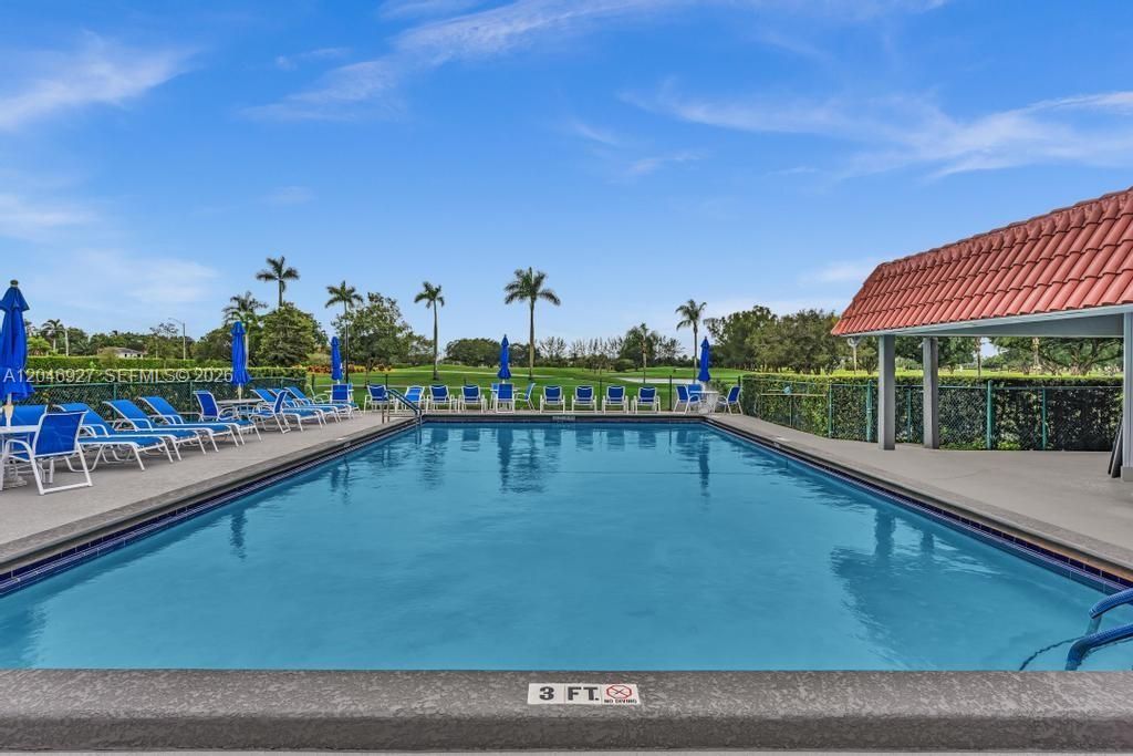 For Sale: $154,000 (2 beds, 2 baths, 1170 Square Feet)
