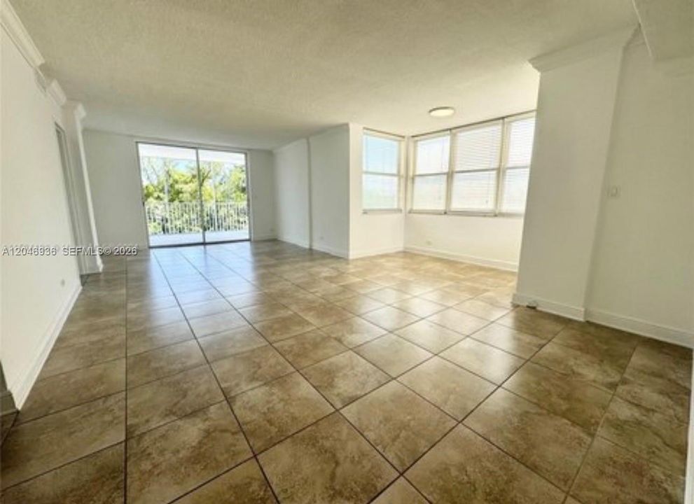 For Sale: $280,000 (2 beds, 2 baths, 1083 Square Feet)