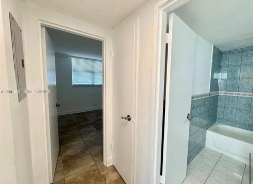 For Sale: $280,000 (2 beds, 2 baths, 1083 Square Feet)