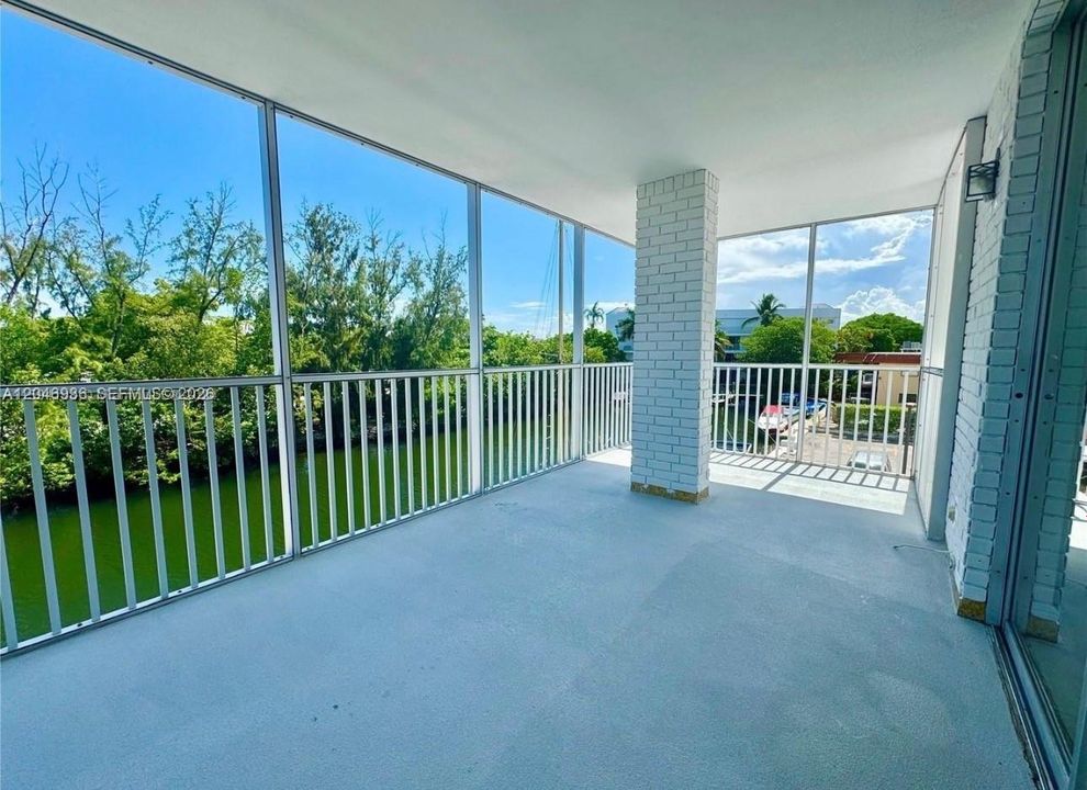 For Sale: $280,000 (2 beds, 2 baths, 1083 Square Feet)