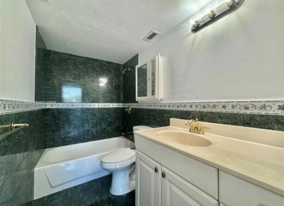 For Sale: $280,000 (2 beds, 2 baths, 1083 Square Feet)