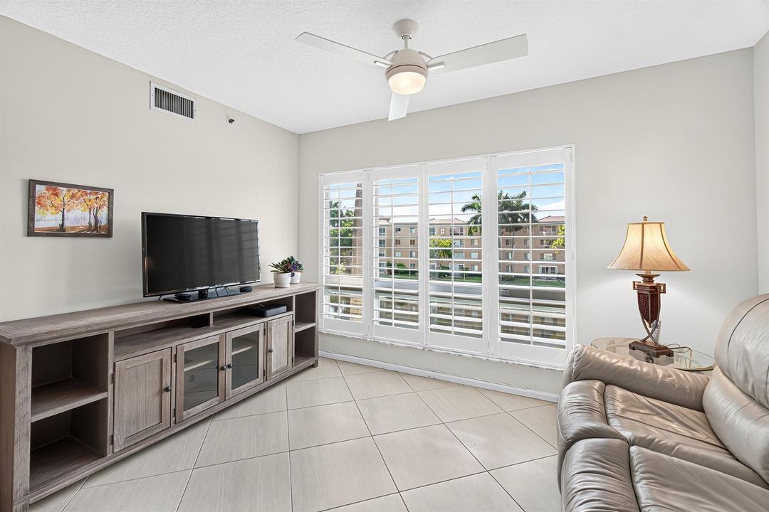 025-12540MajestyCircle-303-BoyntonBeach-