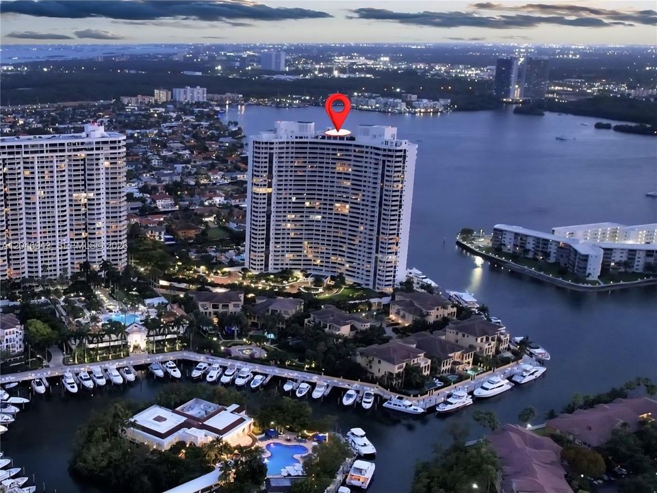 На продажу: $698,000 (3 спален, 2 ванн, 1696 Квадратных фут)