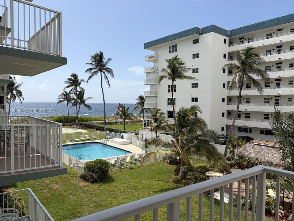 For Rent: $2,800 (2 beds, 2 baths, 945 Square Feet)