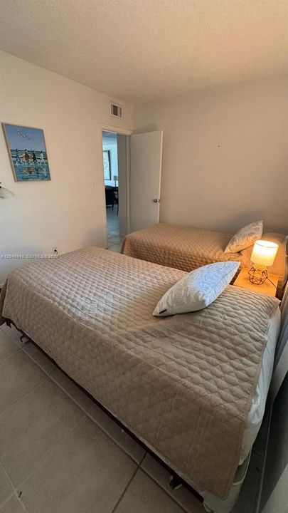 For Rent: $2,800 (2 beds, 2 baths, 945 Square Feet)