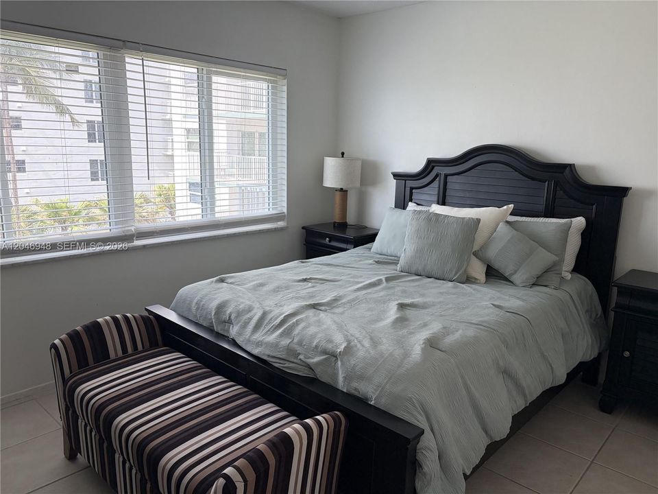 For Rent: $2,800 (2 beds, 2 baths, 945 Square Feet)