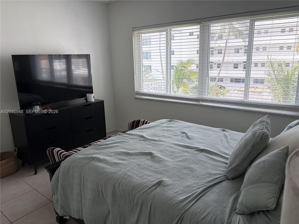 For Rent: $2,800 (2 beds, 2 baths, 945 Square Feet)