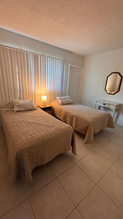 For Rent: $2,800 (2 beds, 2 baths, 945 Square Feet)
