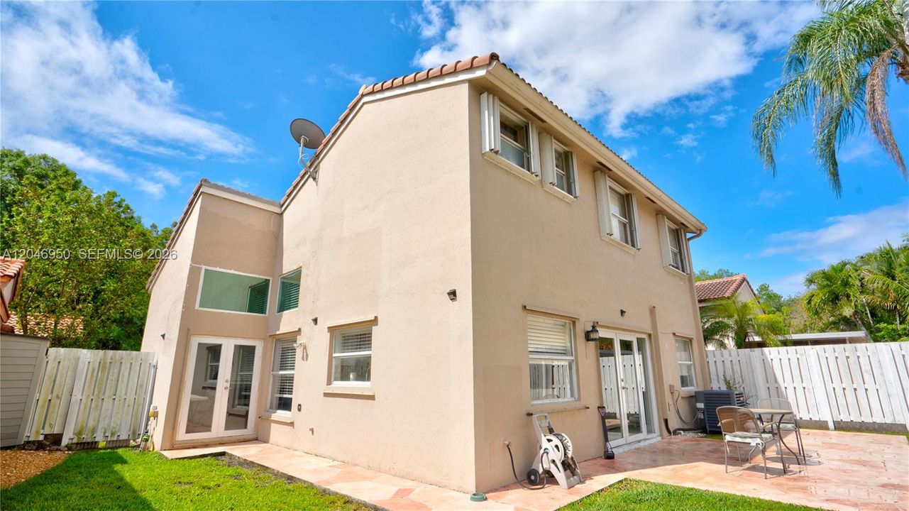 На продажу: $549,999 (3 спален, 2 ванн, 1529 Квадратных фут)