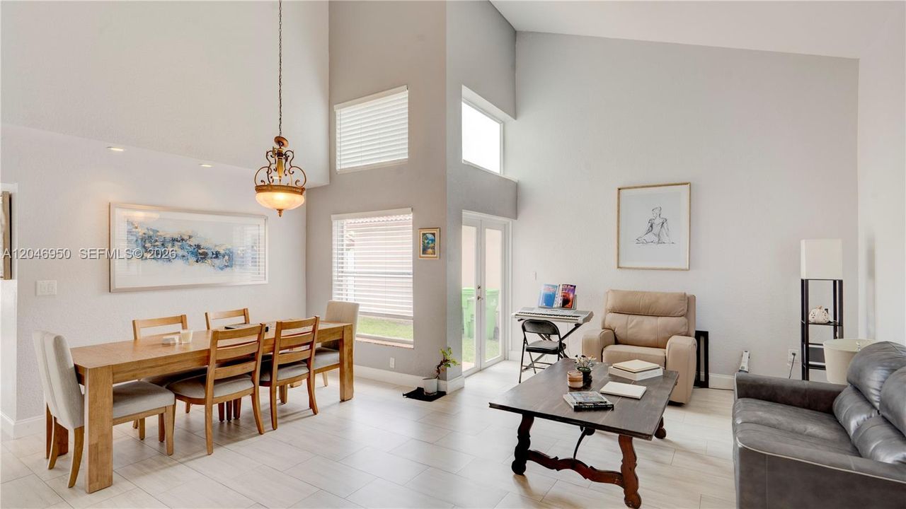 На продажу: $549,999 (3 спален, 2 ванн, 1529 Квадратных фут)
