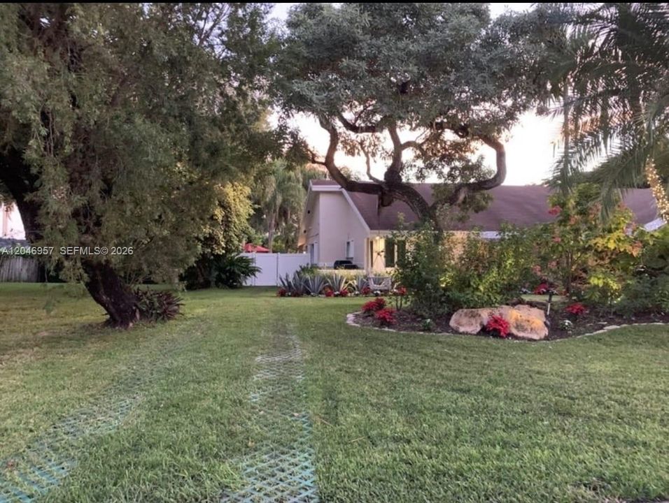 FRONT OF THE HOUSE