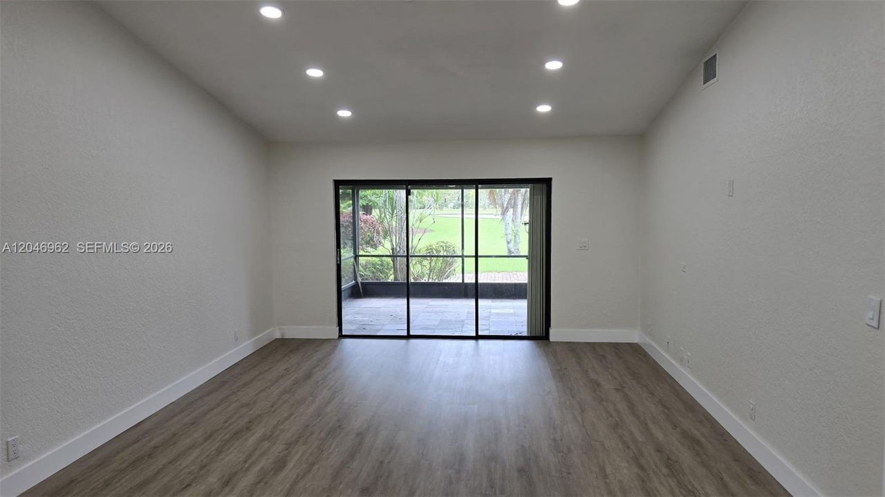 For Sale: $469,900 (2 beds, 2 baths, 1260 Square Feet)