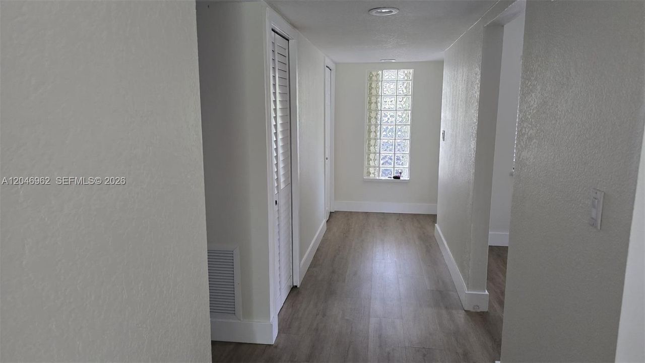 For Sale: $469,900 (2 beds, 2 baths, 1260 Square Feet)
