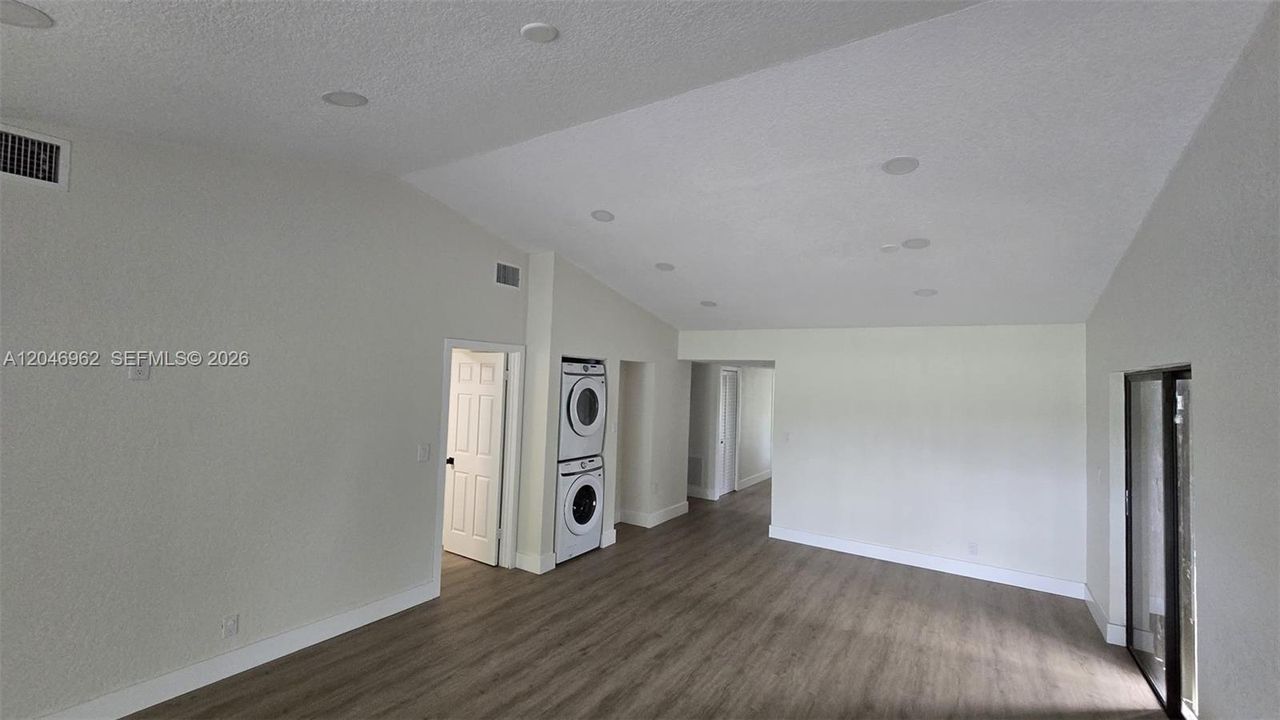 For Sale: $469,900 (2 beds, 2 baths, 1260 Square Feet)