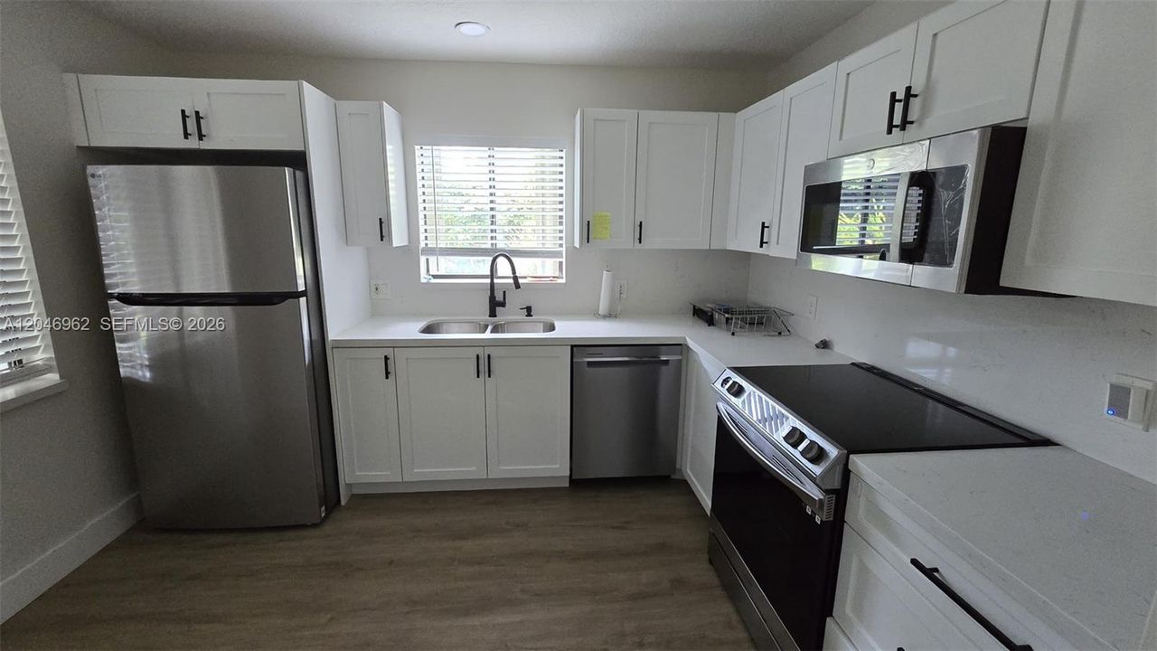 For Sale: $469,900 (2 beds, 2 baths, 1260 Square Feet)