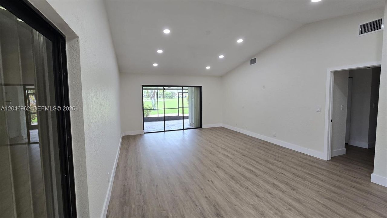 For Sale: $469,900 (2 beds, 2 baths, 1260 Square Feet)