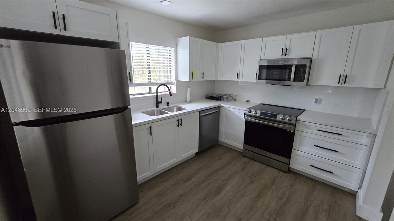For Sale: $469,900 (2 beds, 2 baths, 1260 Square Feet)