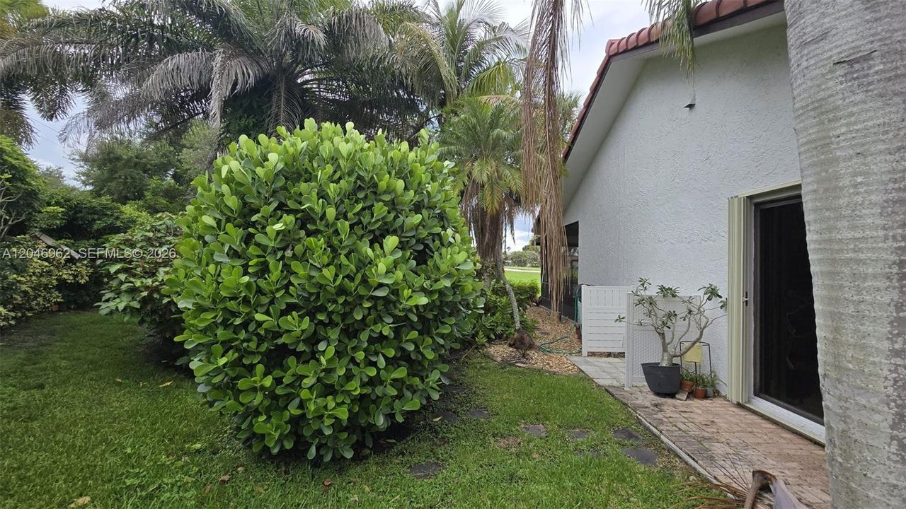 For Sale: $469,900 (2 beds, 2 baths, 1260 Square Feet)