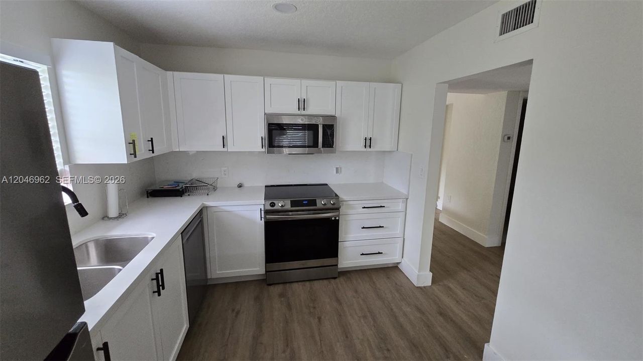 For Sale: $469,900 (2 beds, 2 baths, 1260 Square Feet)