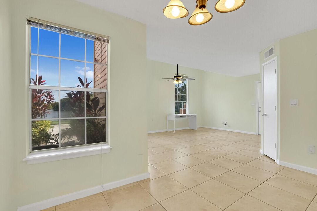 Living Room/Dining Area